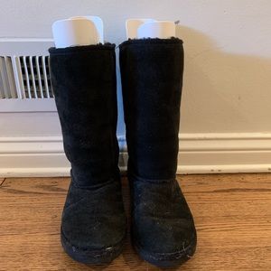 BLACK UGG BOOTS